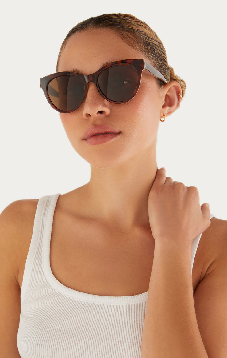Accessories - Sunglasses Bright Eyed Sunglasses Honey Tortoise - Brown